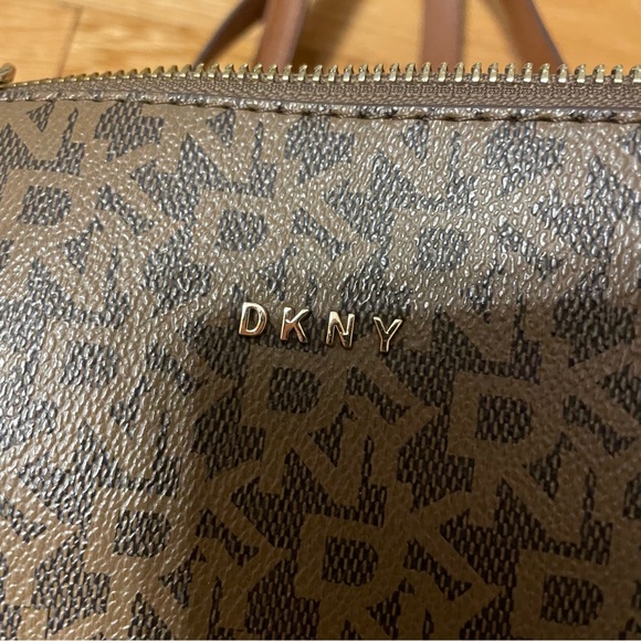 DKNY Logo Print Shoulder Bag - Picture 3 of 3